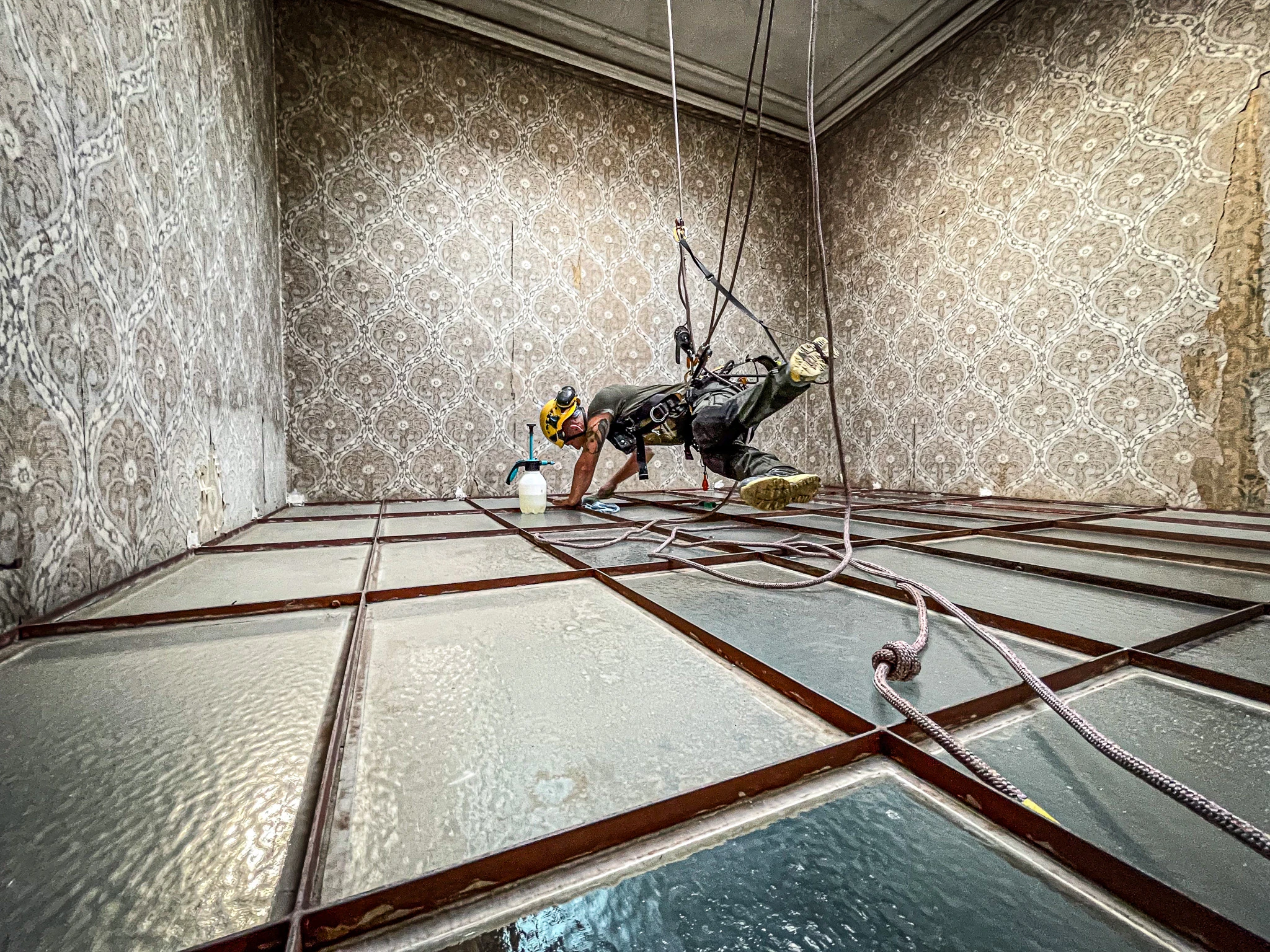 Nettoyage d’une verrière d’ornement